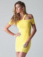 Kortärmad klänning med flexibelt axelband, gul